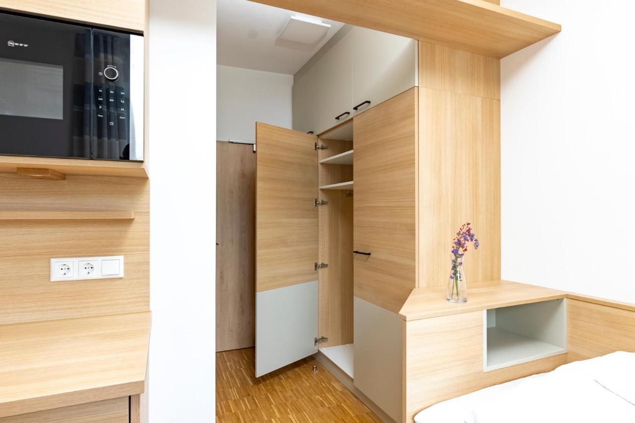 Henrys Sleeping Am Augsburger Eiskanal Ngoại thất bức ảnh