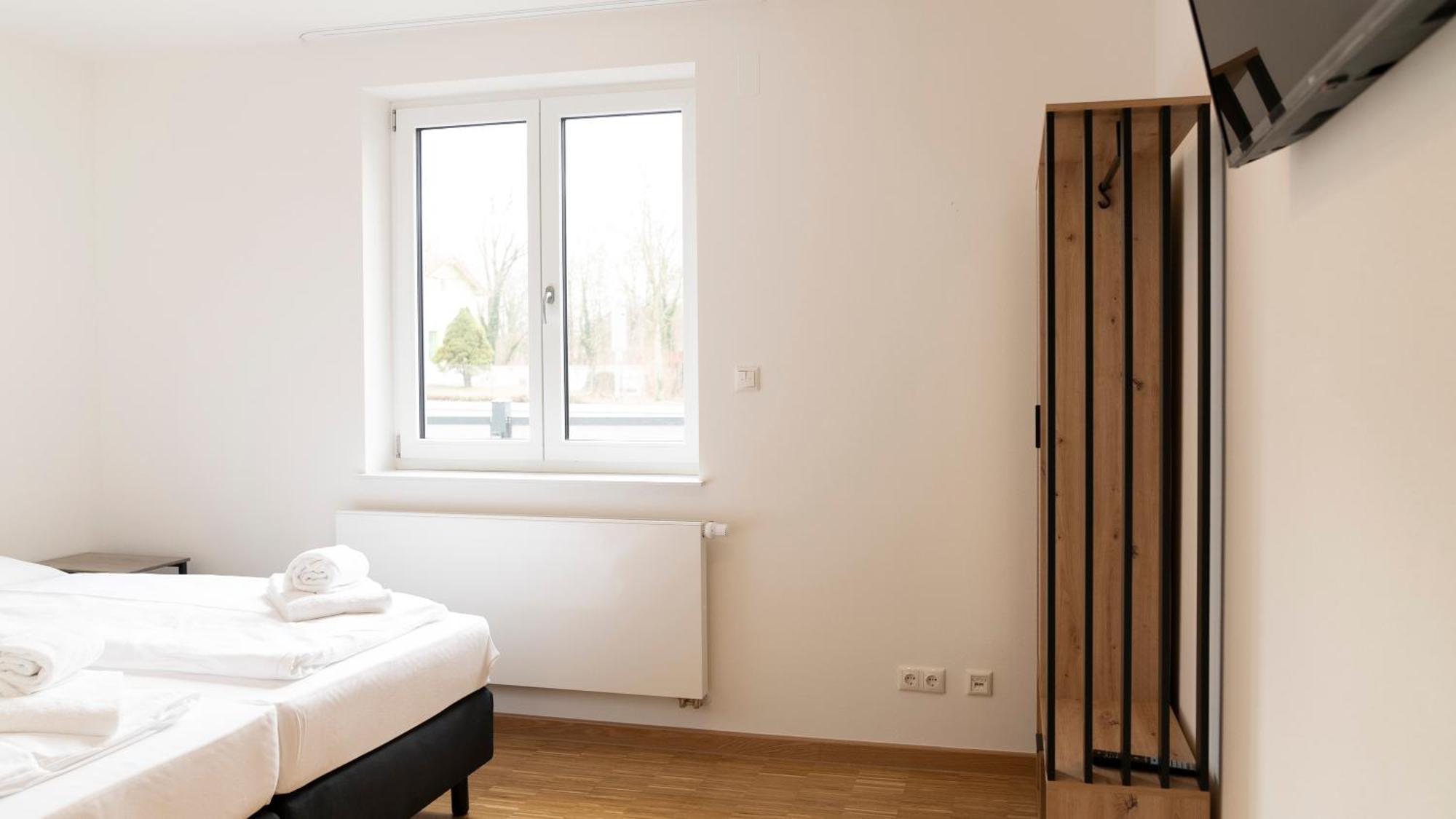 Henrys Sleeping Am Augsburger Eiskanal Ngoại thất bức ảnh