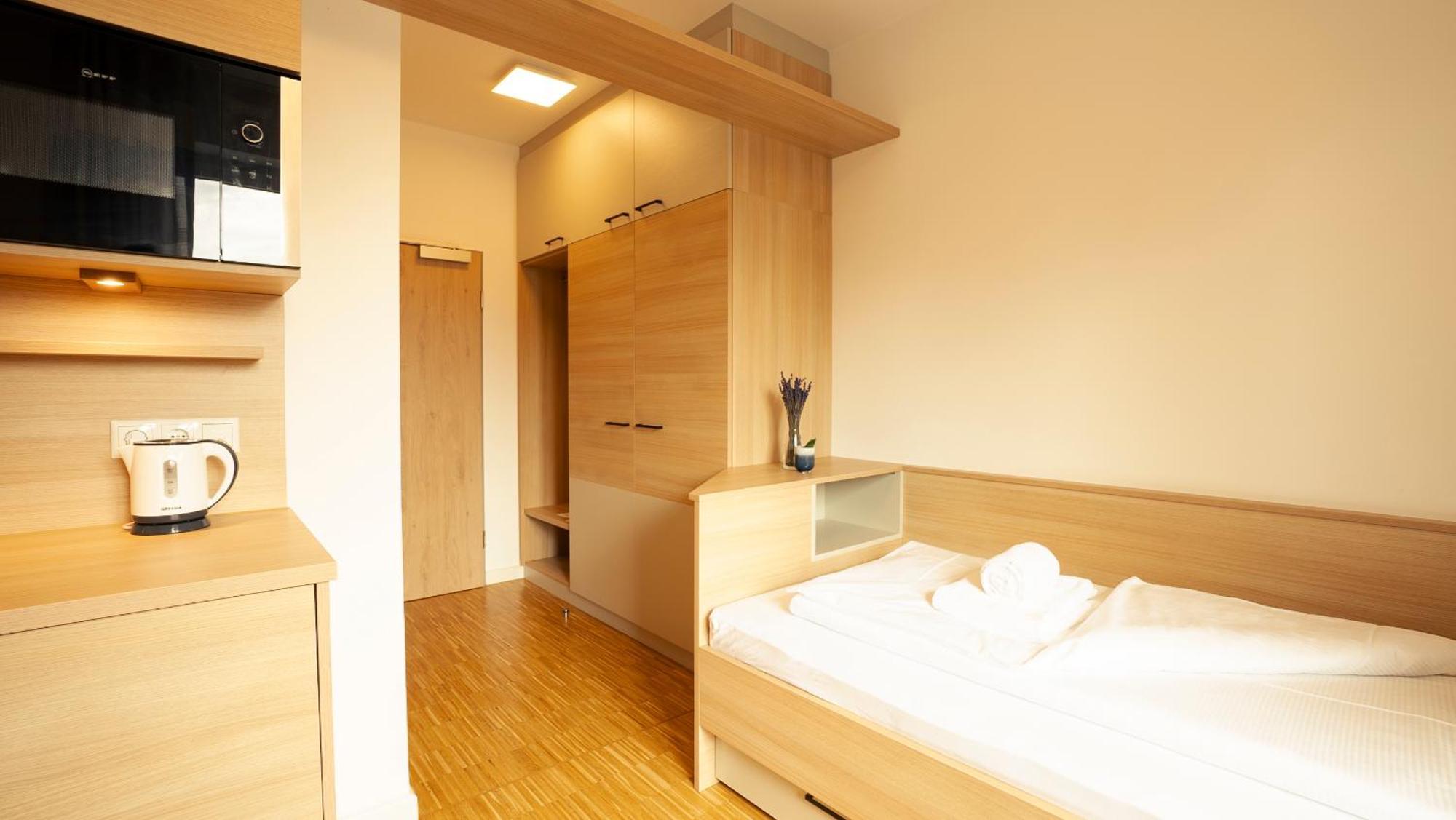 Henrys Sleeping Am Augsburger Eiskanal Ngoại thất bức ảnh
