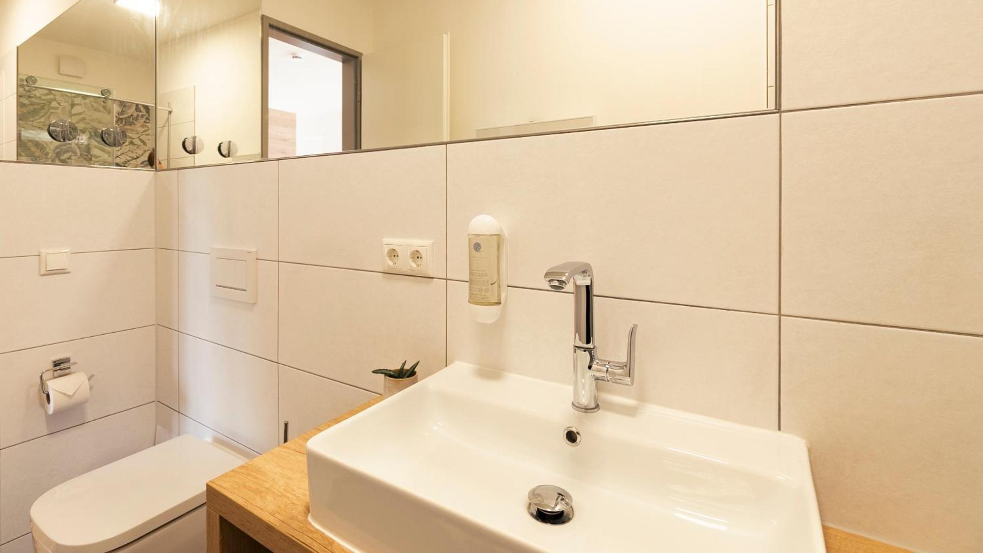 Henrys Sleeping Am Augsburger Eiskanal Ngoại thất bức ảnh