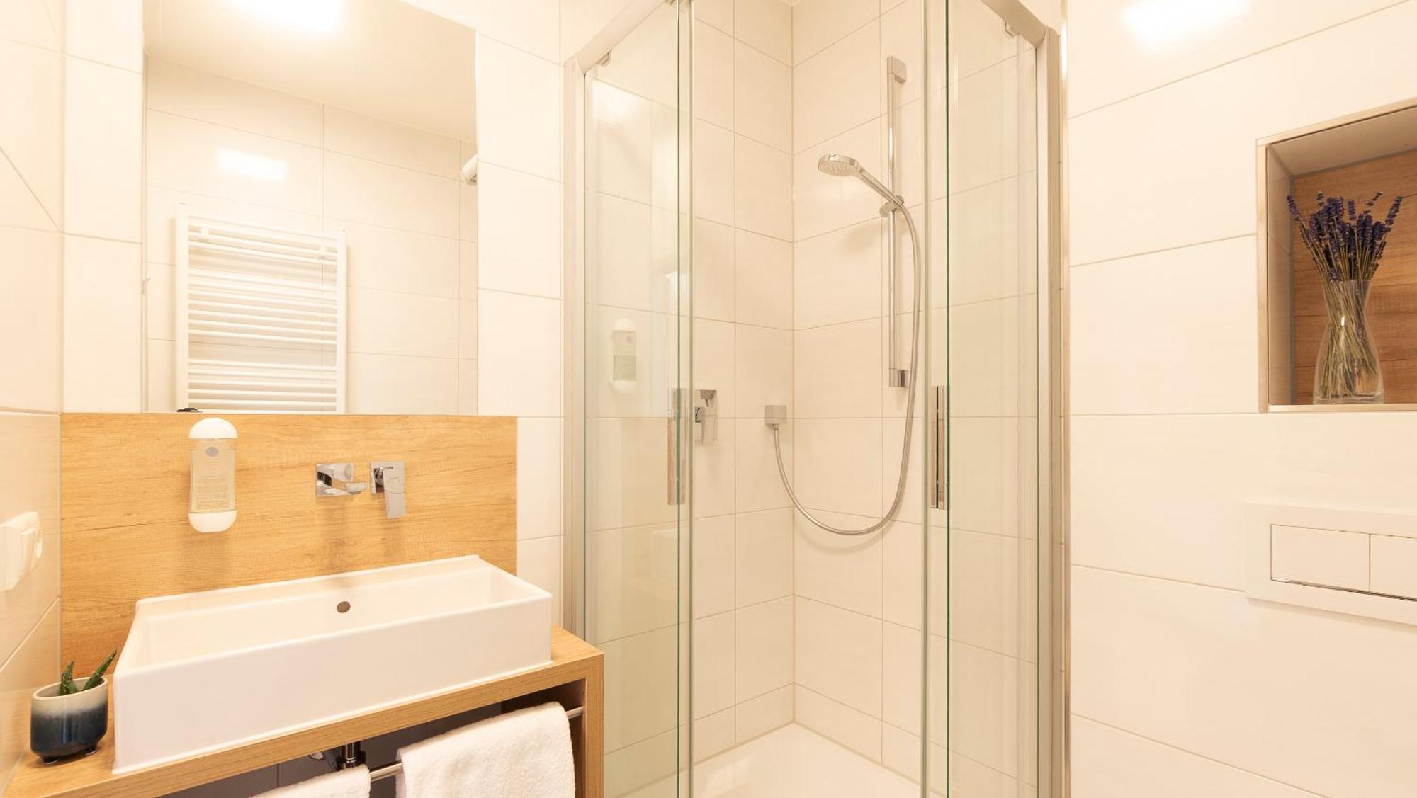 Henrys Sleeping Am Augsburger Eiskanal Ngoại thất bức ảnh
